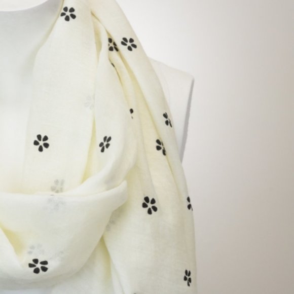 LETO Bohemian DAISY Long Scarf Frayed Edges - Picture 3 of 3